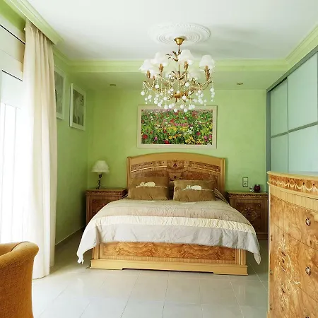 فيلة Astoria يوريت دي مار